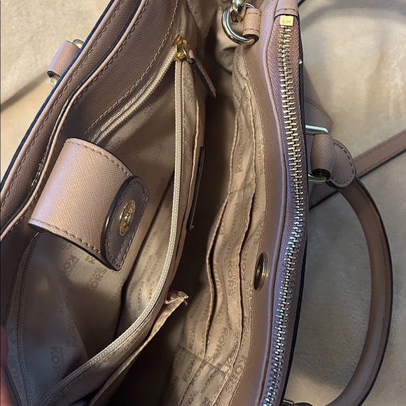 Michael Kors purse in very good condition - Picture 4 of 6